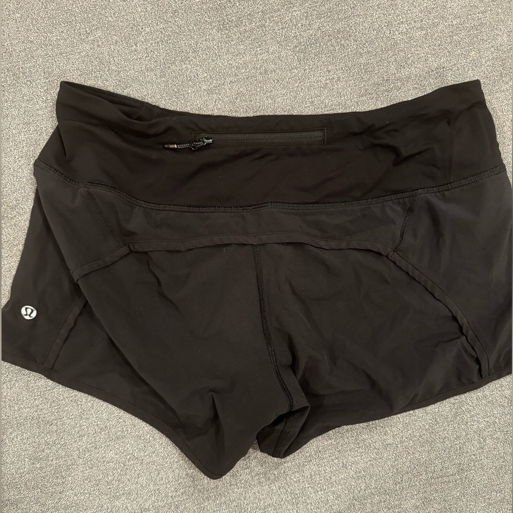 Lululemon Speed Up Low-Rise Lined Short 2.5"; Size 6; Black